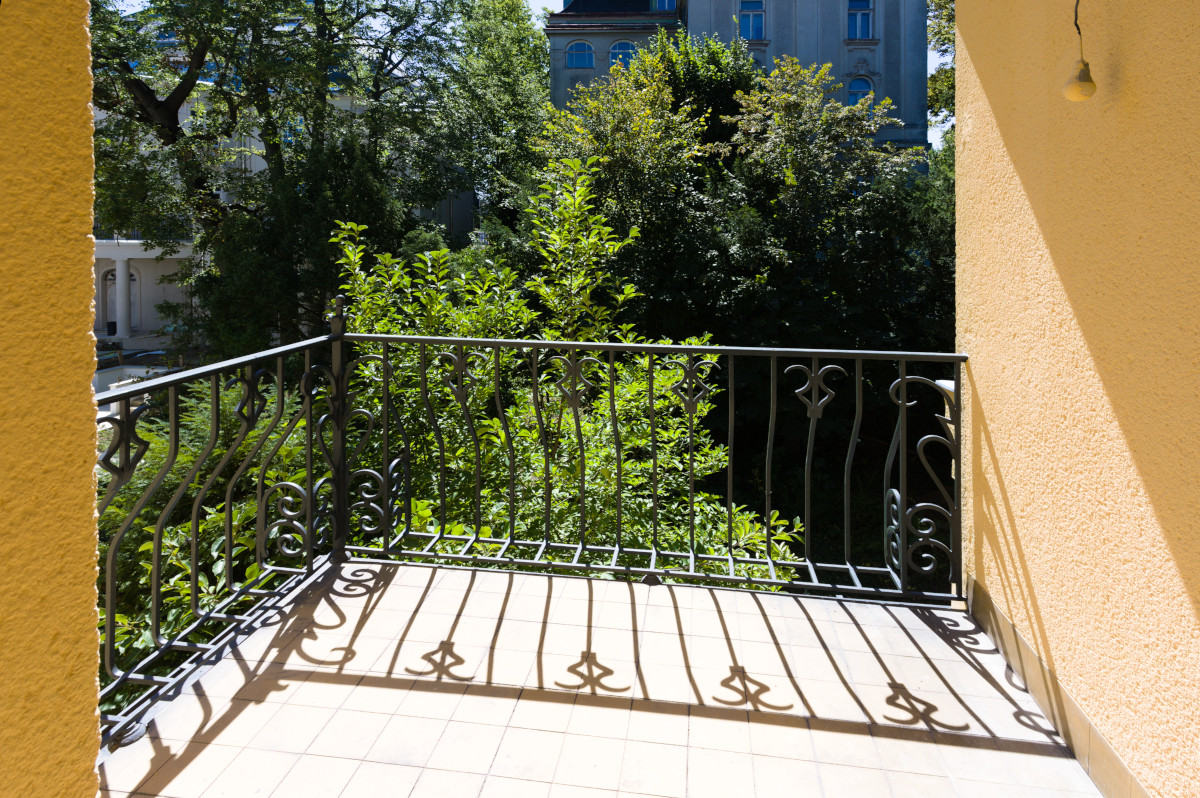 Gartenseitiger Balkon